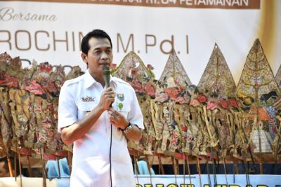 tradisi-wabup-batang-berikan-santunan-anak-yatim-dan-janda-lansia