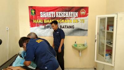 hut-bhayangkara-ke-73-polres-batang-gelar-bakti-kesehatan