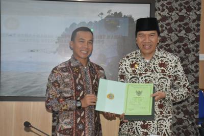serahkan-sertifikat-tanah-bupati-desak-undip-bangun-kampus-di-batang