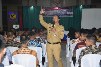 dihadapan-calon-paskibra-bupati-batang-janjikan-beasiswa