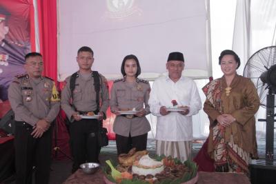 Polwan dan Polki Termuda di Batang Siap Lanjutkan Tugas Polri