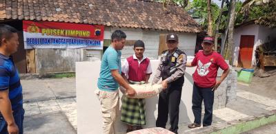 polres-batang-berikan-bantuan-kepada-korban-kebakaran