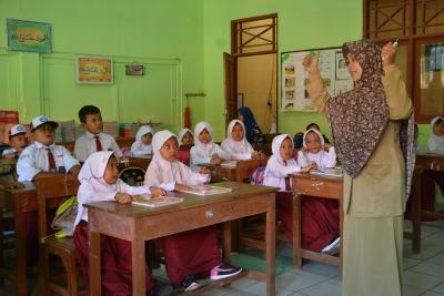 mpls-jelaskan-tata-tertib-pakaian-waktu-dan-mata-pelajaran