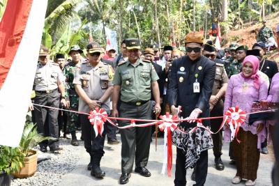 lomba-tradisional-egrang-tutup-tmmd-sengkuyung-tahap-ii-di-batang