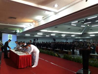gubernur-lantik-bupati-batang-wihaji-dan-wakil-bupati-suyono