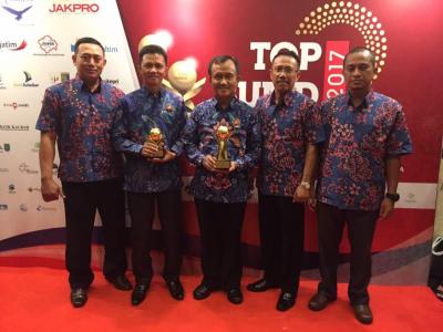 bupati-dan-pdam-raih-penghargaan-nasional